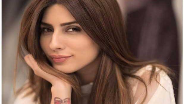 Has Uzma Khan finally surrendered to Amna Malik for money?