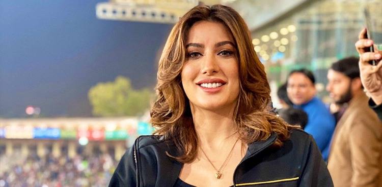 Mehwish Hayat bowls a googly at cricket great Zaheer Abbas