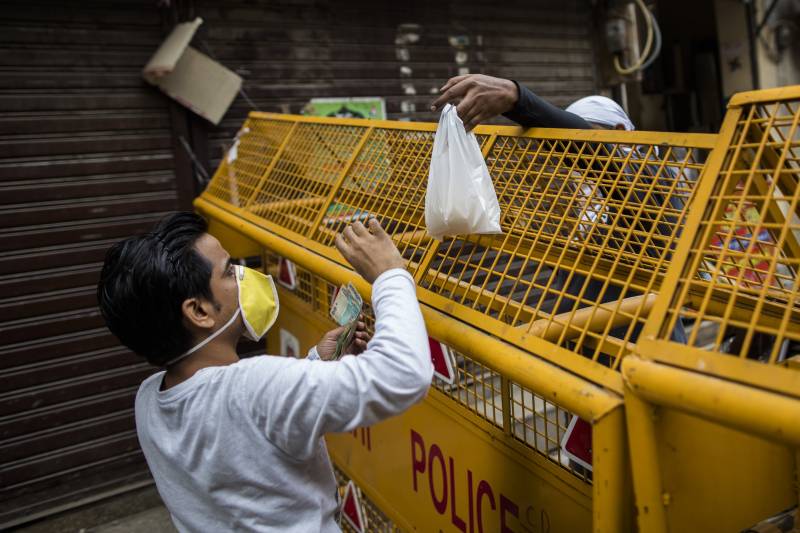 Open all hours, New Delhi crematorium struggles with virus dead