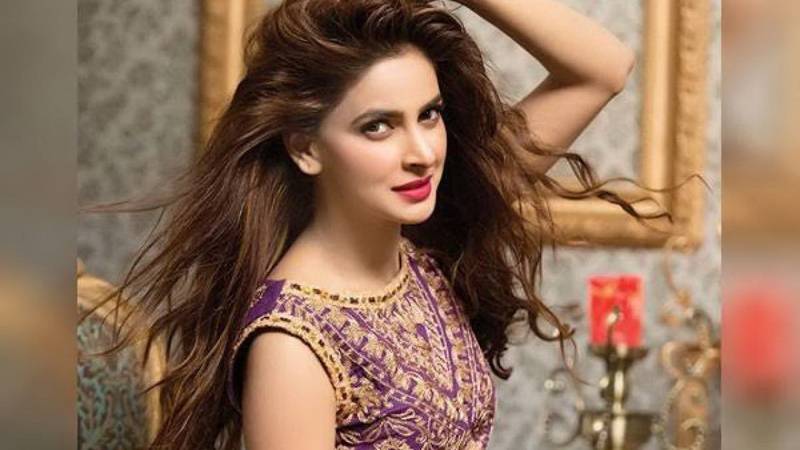 Fans barha, level pe aa: Saba Qamar gets 100,000 subscribers on YouTube