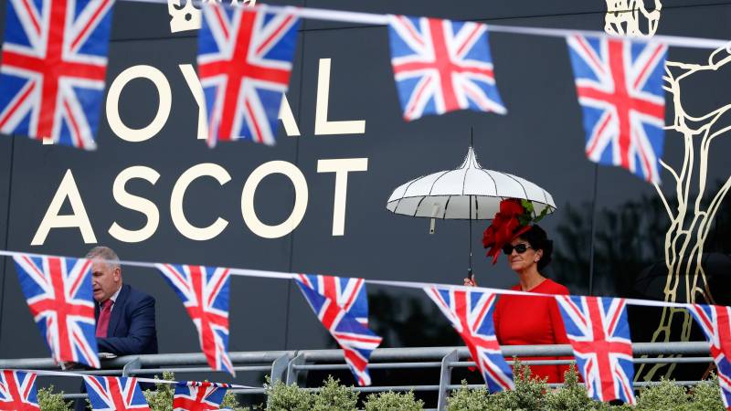 Queen hails Royal Ascot for putting on a show