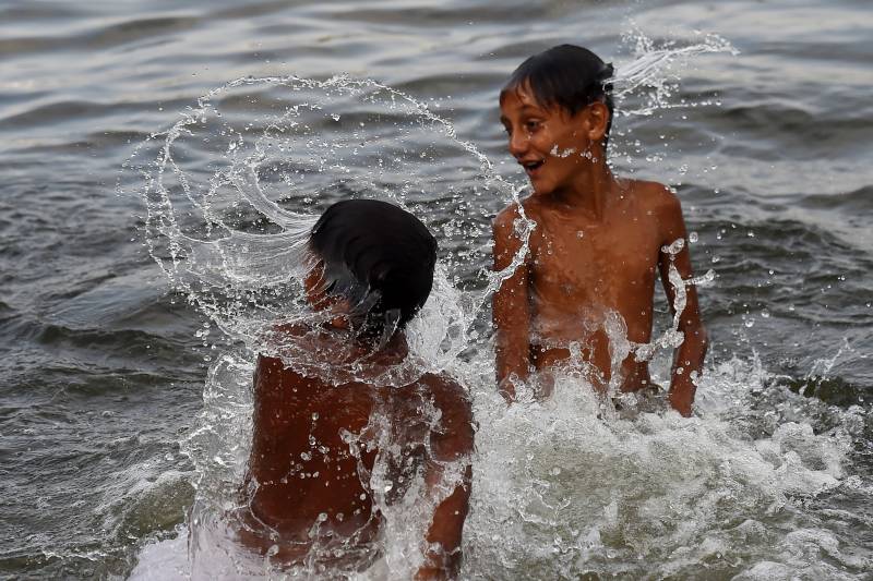 Mercury touches 50 Celsius in Dadu, Sibi, Larkana