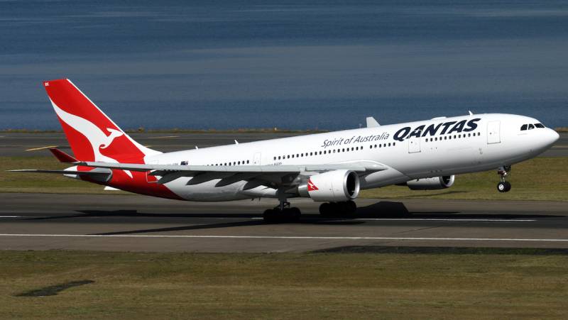 Qantas cuts international flights until October