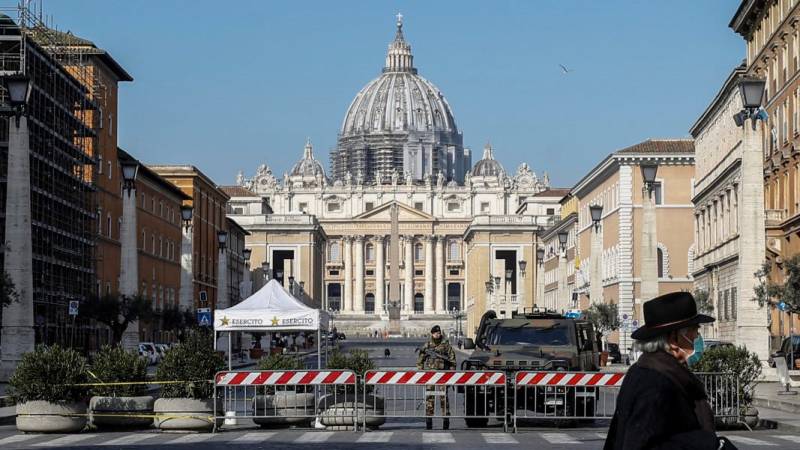 Pope thanks medics in first group audience since lockdown