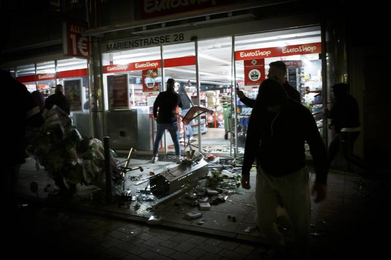 Hundreds run riot in Germany's Stuttgart