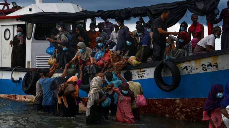 Stranded Rohingya pulled to shore by sympathetic Indonesians