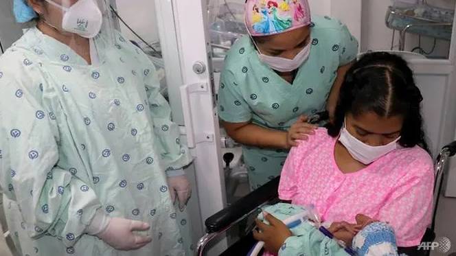 Colombian with COVID-19 gives birth in coma