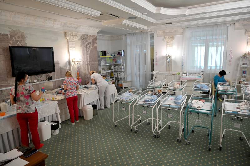 As surrogacy booms, fears Ukraine becoming 'online baby store'