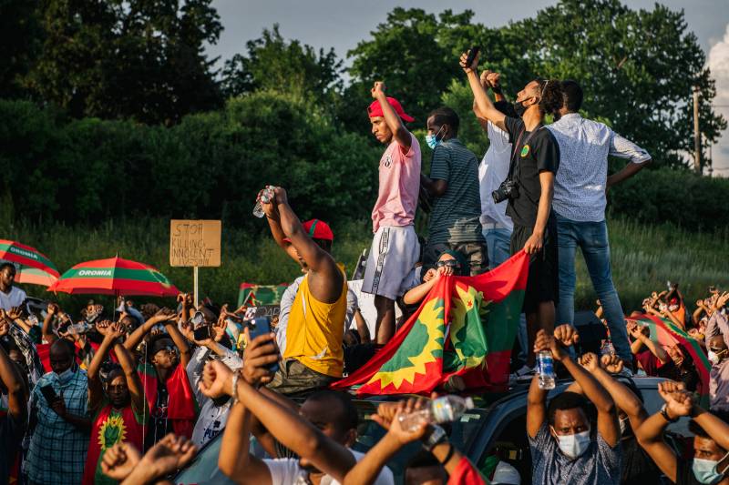 Two killed as soldiers block mourners from Ethiopian singer's funeral