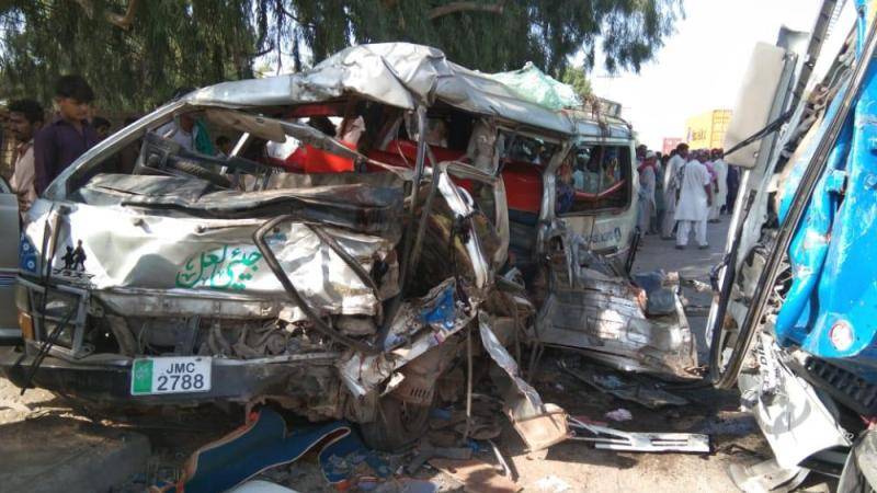 5 dead, 12 injured as van collided with truck in RY Khan