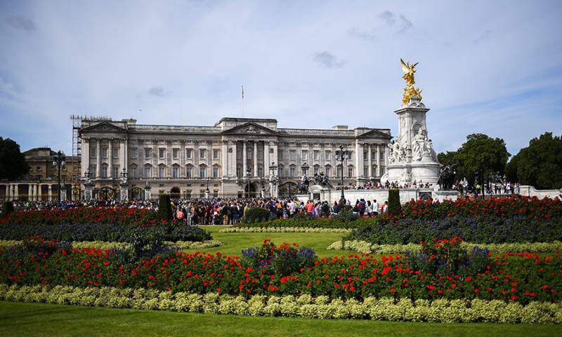 UK royal residences reopen after virus shutdown