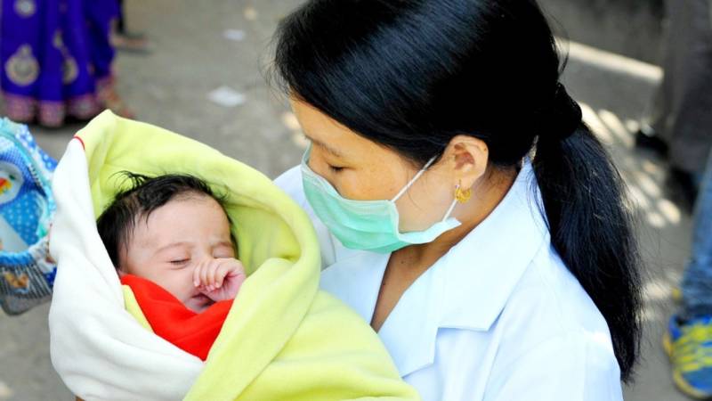 'Strong evidence' mothers can transmit virus to newborns