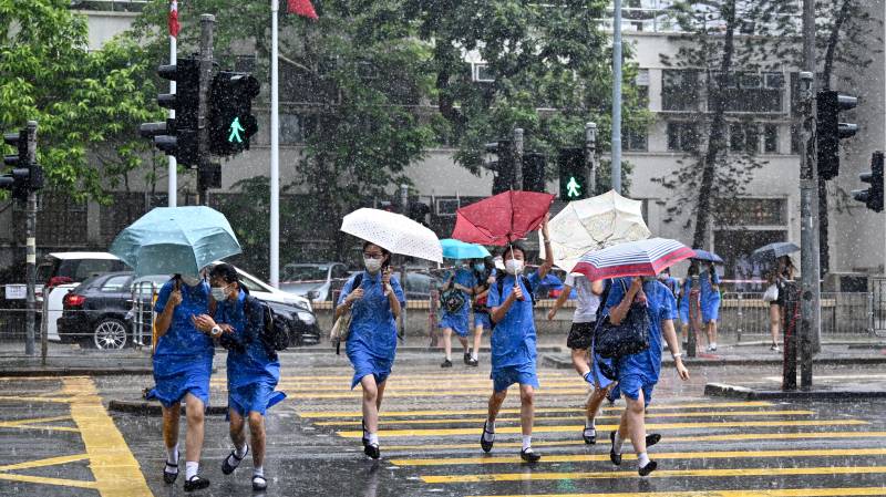 Hong Kong tightens social distancing to combat new virus outbreak