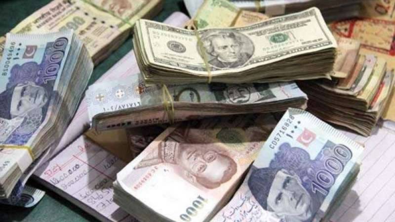 Dollar, euro, pound make gains against rupee