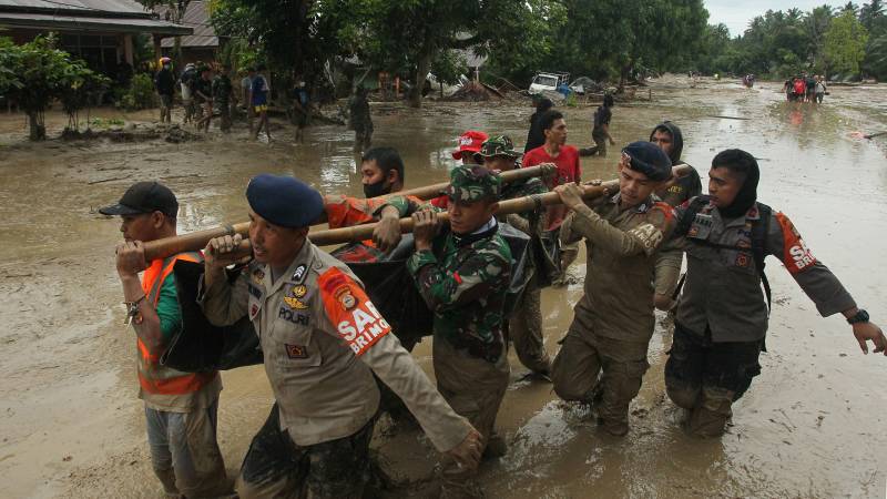 Flash floods kill 15 in Indonesia, dozens missing