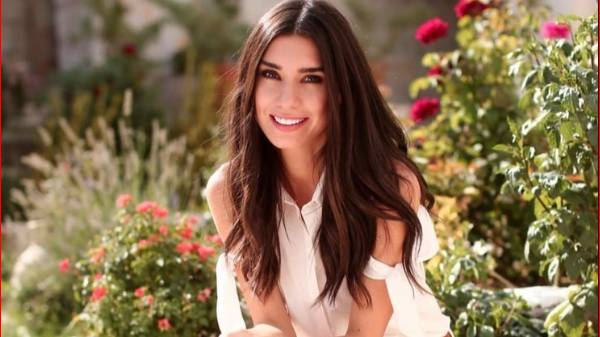 Ertugrul actress Burcu Kiratli looks stunning in new photo