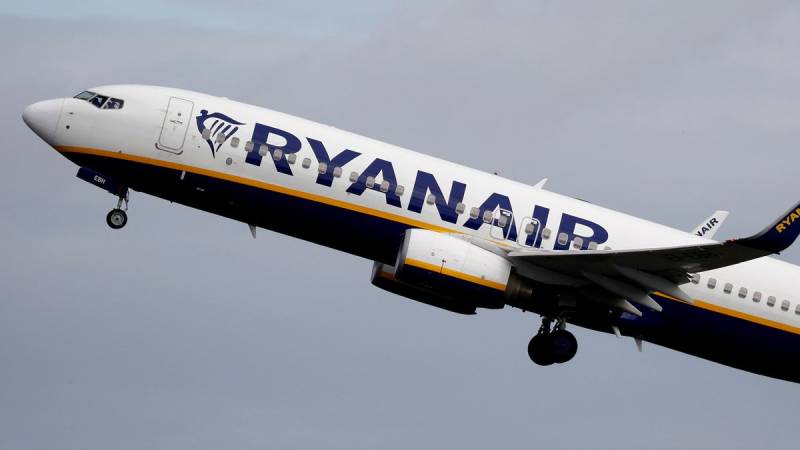 UK arrests two after bomb threat diverts Ryanair plane