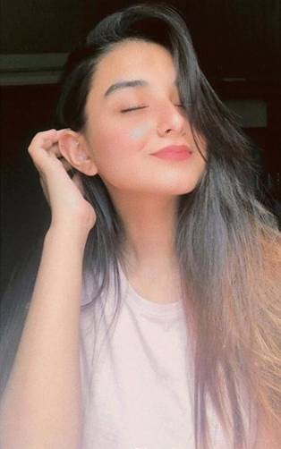 Amjad Sabri’s daughter Hoorain becomes TikTok star