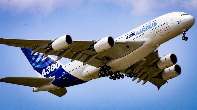 Boeing 747 and Airbus A380: end of the jumbos of the skies?