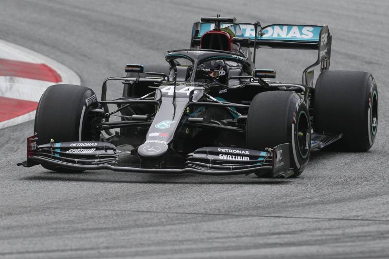 Hamilton on top as Mercedes dominate in Hungary