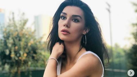 Ertugrul actress Burcu Kiratli shares new bold photo on social media