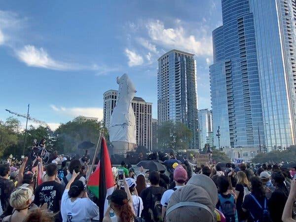 Columbus statues removed from Chicago parks