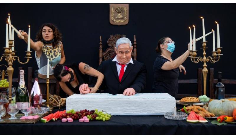 Israeli artist mocks Netanyahu in 'Last Supper' installation