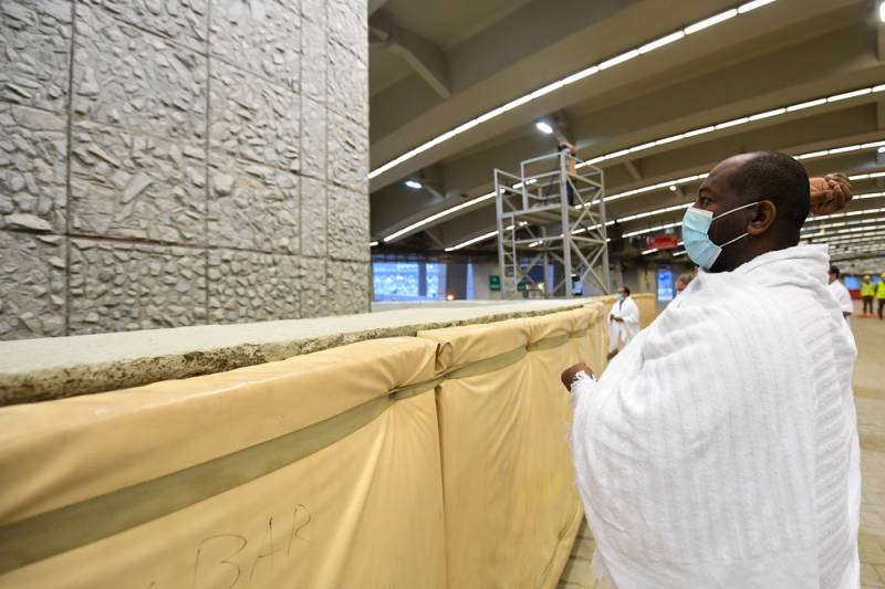 Hajj pilgrims stone Jamrat Al Aqabah