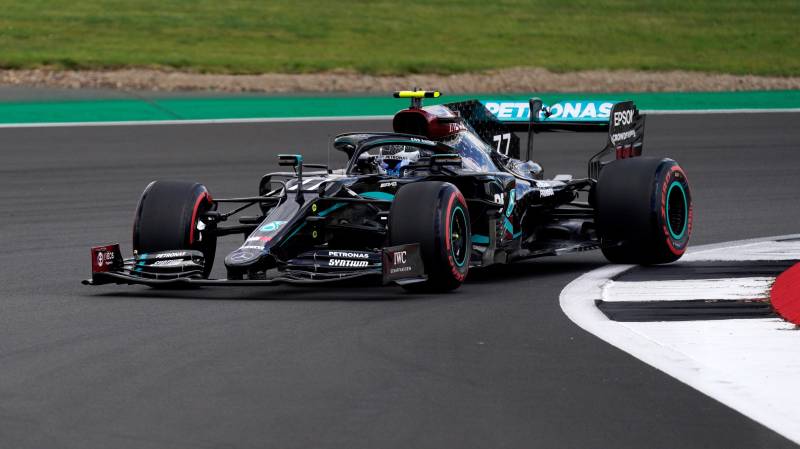 Bottas beats Hamilton in Mercedes one-two in final practice