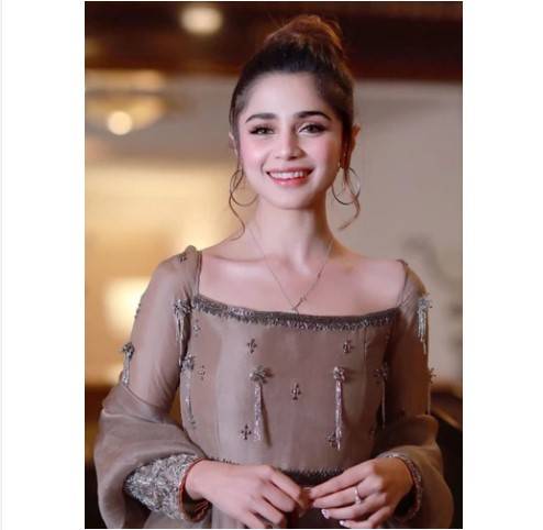 Aima Baig pays tributes to medical staff this Eid