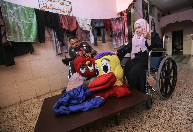 Disabled Gaza couple make dolls to give their children 'decent life'