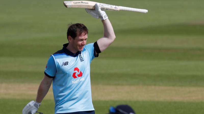 Morgan ton sets up England's 328 in third Ireland ODI