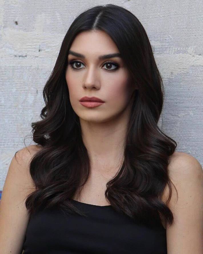 Ertugrul actress Burcu Kıratlı looks gorgeous in new photos