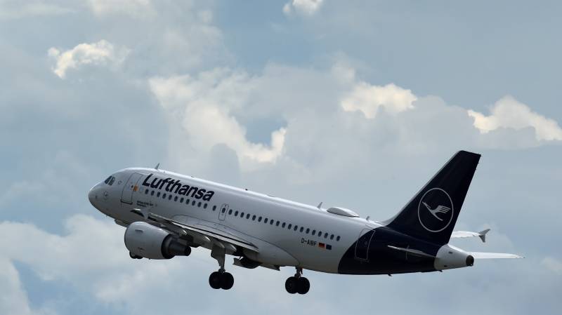 Lufthansa warns of forced layoffs on virus turbulences