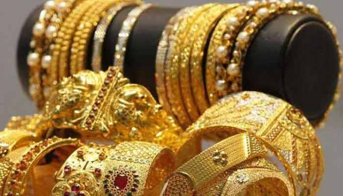 Gold prices decreased by Rs3,000 per tola in Pakistan