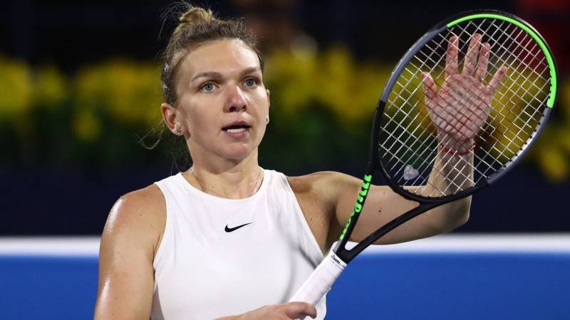 Halep grinds out win on return to court in Prague