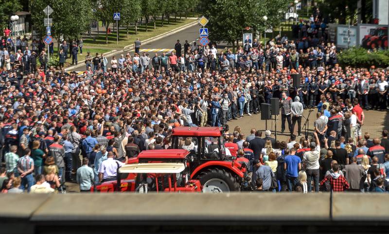 Belarus sees walkouts, protest calls after 'bloody' vote crackdown