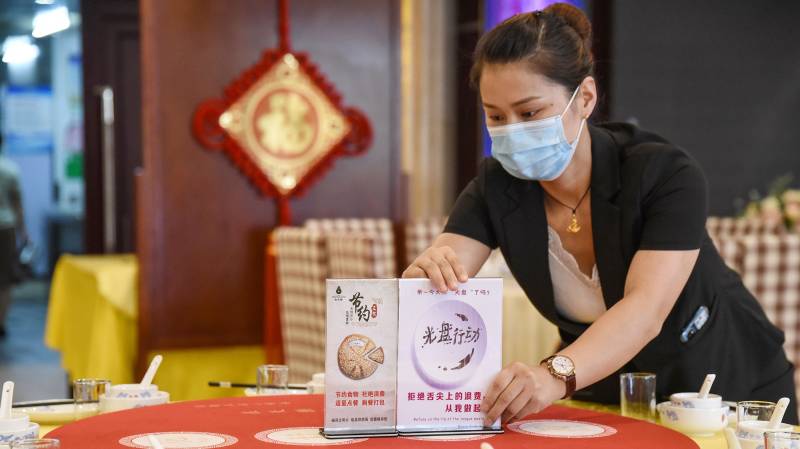 China restaurant apologises for weighing customers