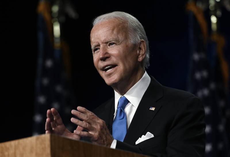 Biden pledges to end US 'darkness' in accepting Democratic nomination