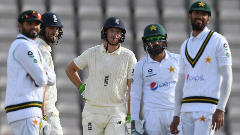 Pakistan misses success despite help from English weather and fielders