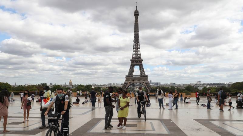 Pandemic shatters 'flourishing' Paris tourism