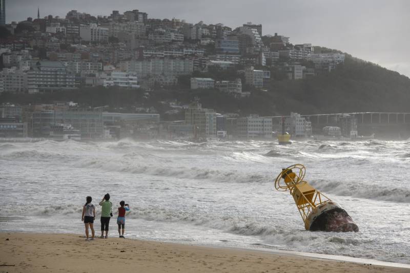 Typhoon Maysak drenches North and South Korea