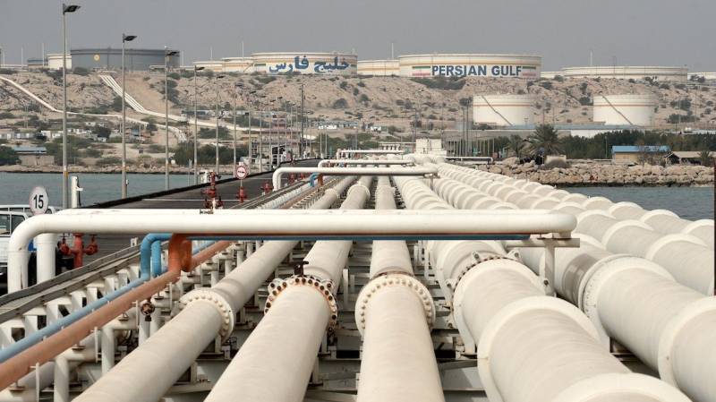 US sanctions Chinese, UAE firms skirting Iran oil embargo