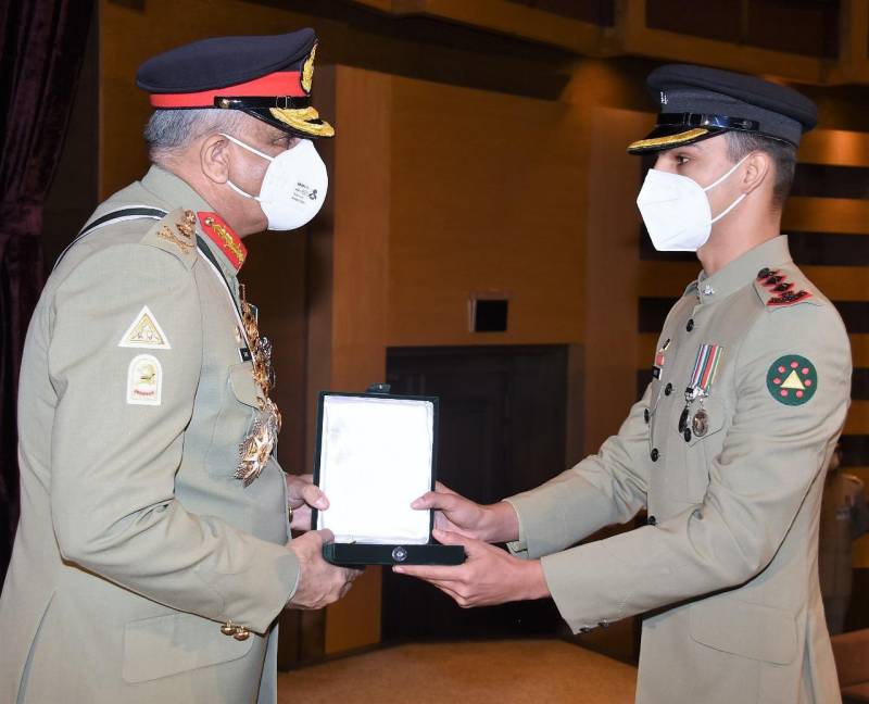 Army chief confers gallantry awards on heroes, families