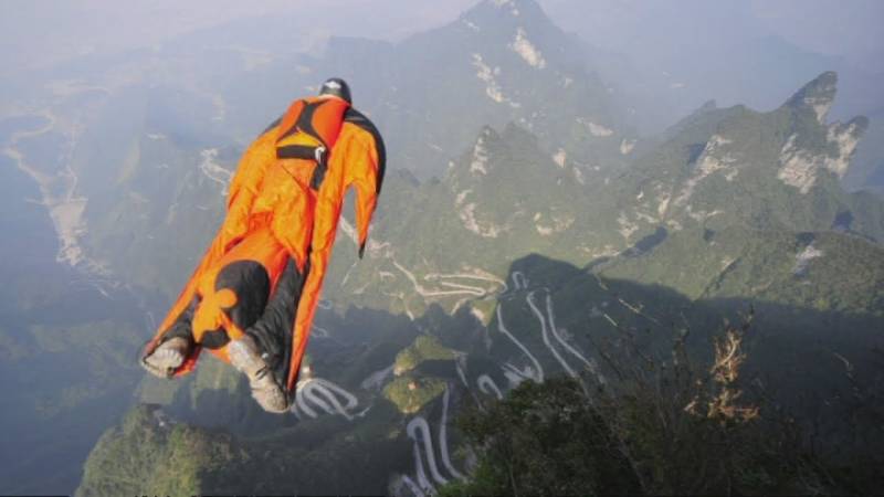 US wingsuit jumper dies in Swiss mountains accident