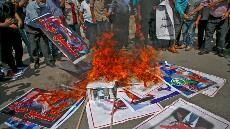 Palestinians protest as Israel clinches Gulf deals