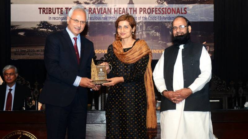 GCU confers ‘Corona Hero Awards’ upon Ravian health professionals