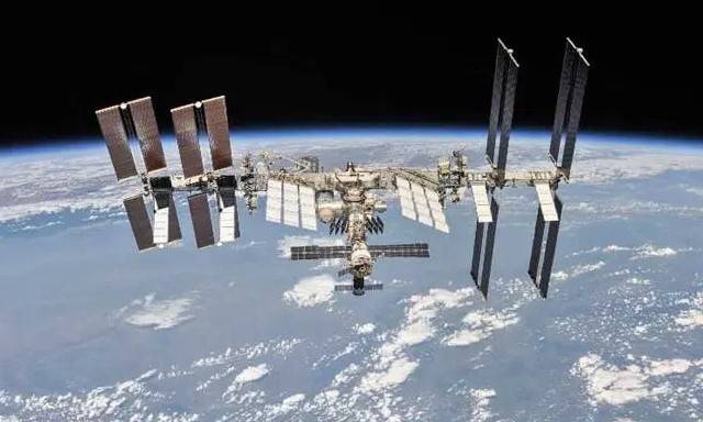 ISS moves to avoid space debris