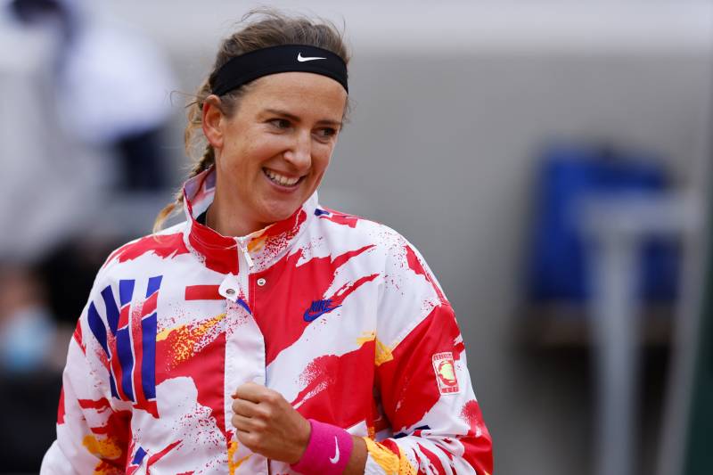 'Sitting duck' Azarenka wins French Open opener in 'ridiculous' cold