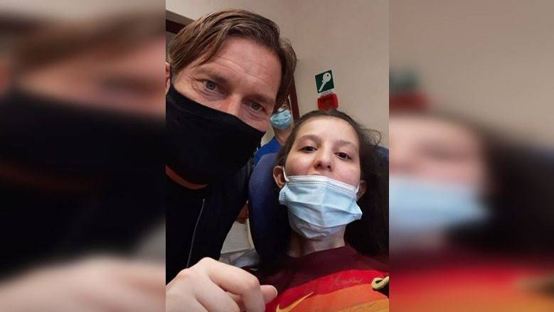 Roma legend Totti visits girl awakened from coma by his voice